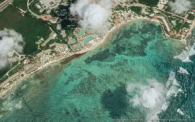 Illustration aérienne de la plage Akumal, Akumal, Caraïbes mexicaines