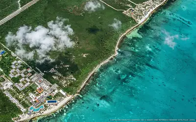 Illustration aérienne de la plage Caleta Placenta, Tulum, Caraïbes mexicaines