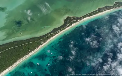 Illustrazione aerea della spiaggia Hacienda Palancar, Sian Kaan, Caraibi messicani