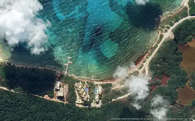 Ilustración aérea de la playa Mahahual Norte, Mahahual, Caribe Mexicano