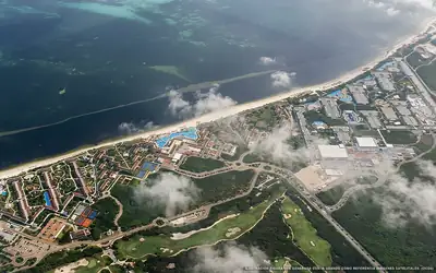 Ilustración aérea de la playa Moon Palace, Riviera Cancún, Caribe Mexicano
