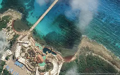 Ilustración aérea de la playa Parque Costa Maya, Mahahual, Caribe Mexicano