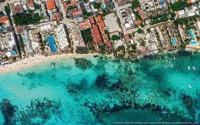 Illustrazione aerea della spiaggia Playa Calle 12, Playa del Carmen, Caraibi messicani