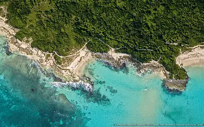 Illustrazione aerea della spiaggia Playa del Pecado, Playa del Carmen, Caraibi messicani