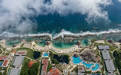 Illustration aérienne de la plage Playa Hard Rock Norte, Riviera Maya, Caraïbes mexicaines