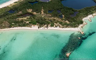 Illustration aérienne de la plage Playa Pupy, Isla Contoy, Caraïbes mexicaines