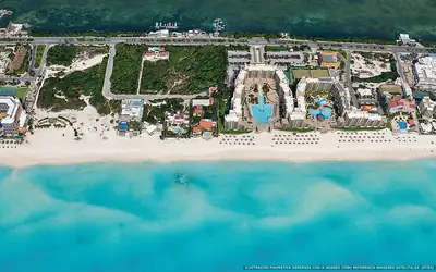 Illustrazione aerea della spiaggia Playa San Miguelito, Cancún, Caraibi messicani