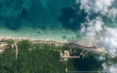 Illustration aérienne de la plage Playa Santa Fe, Tulum, Caraïbes mexicaines