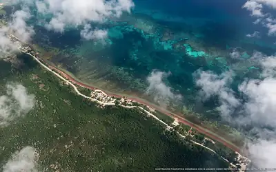 Ilustración aérea de la playa Playa Secreta, Mahahual, Caribe Mexicano