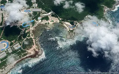 Ilustración aérea de la playa Playa Templo Maya, Riviera Maya, Caribe Mexicano