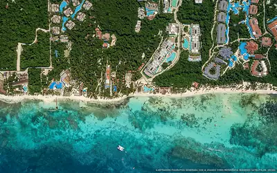 Illustrazione aerea della spiaggia Playa Xcalacoco, Playa del Carmen, Caraibi messicani
