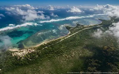 Illustration aérienne de la plage Playa Xcayal, Xcalak, Caraïbes mexicaines