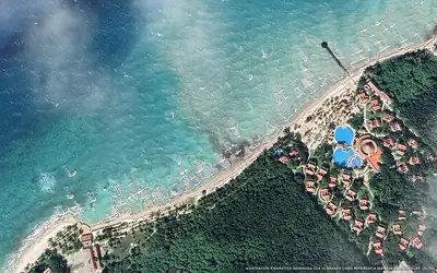 Ilustración aérea de la playa Punta Francesa, Cozumel, Caribe Mexicano