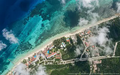 Ilustración aérea de la playa Punta Norte, Cozumel, Caribe Mexicano