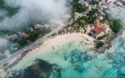 Illustration aérienne de la plage Tulum Mirador I, Tulum, Caraïbes mexicaines