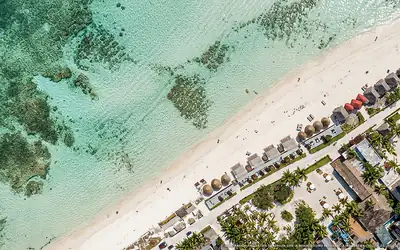 Illustration aérienne d'Aldea Kuká, Holbox (plage Holbox Norte), Caraïbes mexicaines