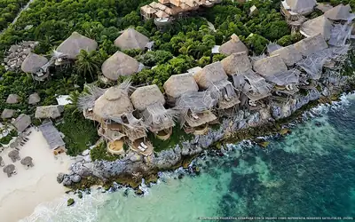 Illustration aérienne d'Azulik, Tulum (plage Playa Papaya), Caraïbes mexicaines
