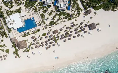Ilustración aérea de Beloved Playa Mujeres, Isla Mujeres (playa Playa Mujeres), Caribe Mexicano