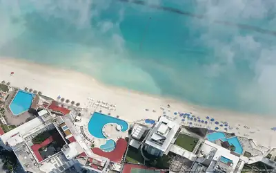 Illustration aérienne de Cyan Cancún Resort & Spa, Cancún (plage Playa Delfines Sur), Caraïbes mexicaines