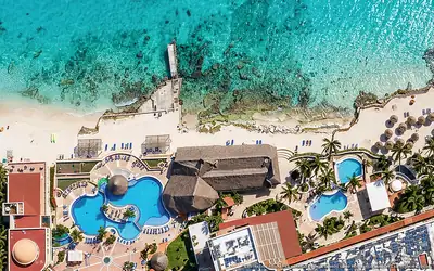 Illustrazione aerea di El Cozumeleño, Cozumel (spiaggia Punta Norte), Caraibi messicani