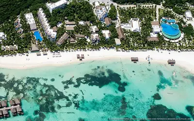 Illustration aérienne d'El Dorado Maroma, Playa del Carmen (plage Playa Kanai), Caraïbes mexicaines