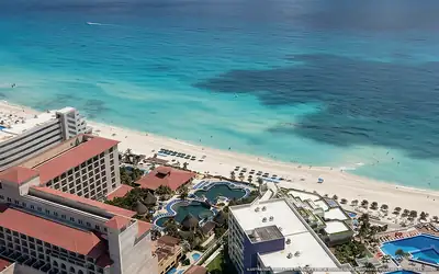 Illustrazione aerea di GR Solaris Cancún & Spa, Cancún (spiaggia Playa Delfines), Caraibi messicani