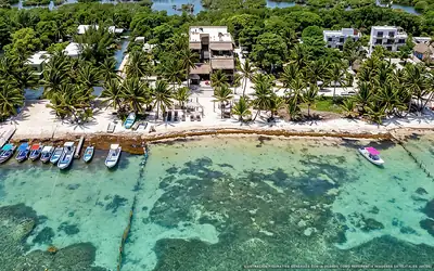Ilustración aérea de Hotel Luna de Plata, Mahahual (playa Mahahual Sur), Caribe Mexicano