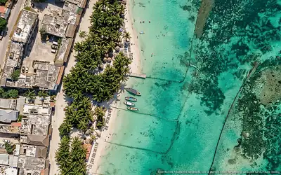 Ilustración aérea de Hotel Mahahual Caribe, Mahahual (playa Mahahual Centro), Caribe Mexicano