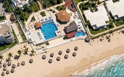 Illustrazione aerea di Hotel y Museo Casa Turquesa, Cancún (spiaggia Playa San Miguelito), Caraibi messicani