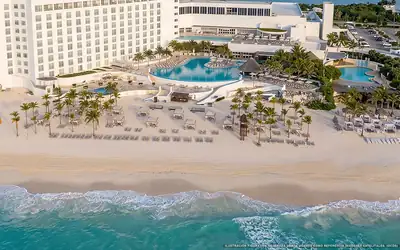Illustrazione aerea di Le Blanc Spa Resort Cancún, Cancún (spiaggia Playa Chac Mool), Caraibi messicani