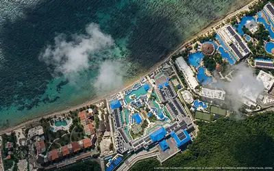 Illustrazione aerea di Margaritaville Island, Puerto Morelos (spiaggia Punta Caracol), Caraibi messicani