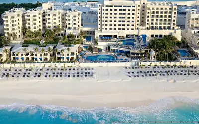 Illustrazione aerea di Occidental Tucancún, Cancún (spiaggia Playa Marlin), Caraibi messicani