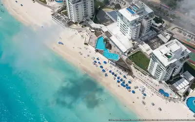 Illustration aérienne d'Oleo Cancún Playa, Cancún (plage Playa Delfines Sur), Caraïbes mexicaines