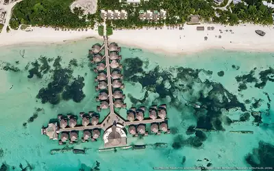 Illustrazione aerea di Palafitos Overwater Bungalows, Playa del Carmen (spiaggia Playa Kanai), Caraibi messicani