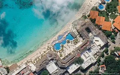 Illustrazione aerea di Playacar Palace, Playa del Carmen (spiaggia Playa Xamanha), Caraibi messicani