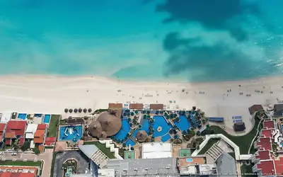 Illustration aérienne de Royal Solaris Cancún, Cancún (plage Playa Delfines Sur), Caraïbes mexicaines