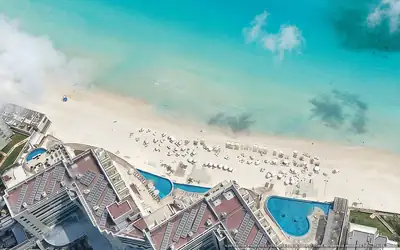 Illustration aérienne de Sun Palace Cancún, Cancún (plage Playa Delfines Sur), Caraïbes mexicaines