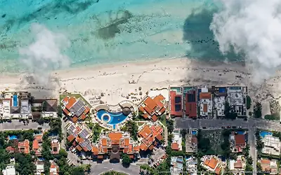 Illustrazione aerea di Sunset Fishermen Beach Resort, Playa del Carmen (spiaggia Playacar), Caraibi messicani