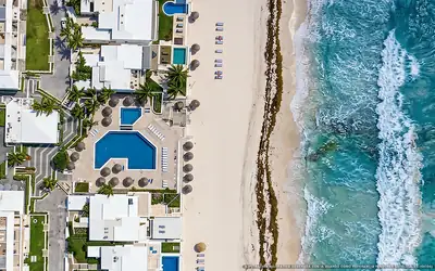 Illustration aérienne de Tuunich Villa Turquesa, Cancún (plage Playa Delfines Sur), Caraïbes mexicaines