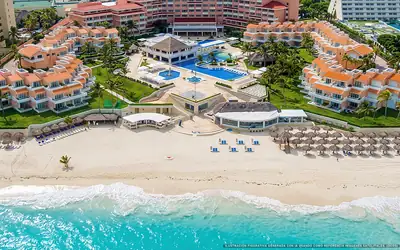 Illustration aérienne de Wyndham Grand Cancún, Cancún (plage Playa Ballenas), Caraïbes mexicaines